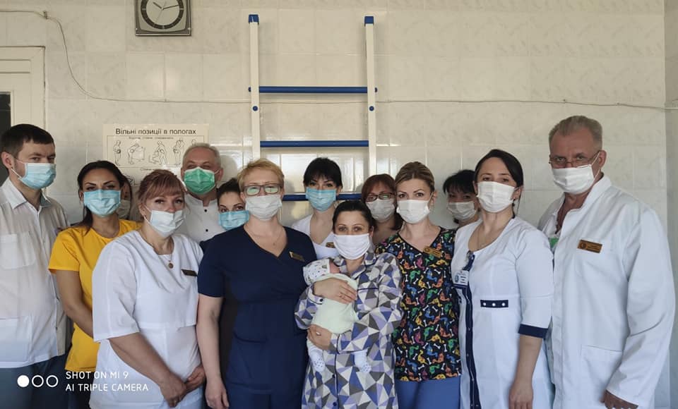 Родственники молодой мамочки благодарны команде врачей / фото: fb ‎Ольга Фандеева