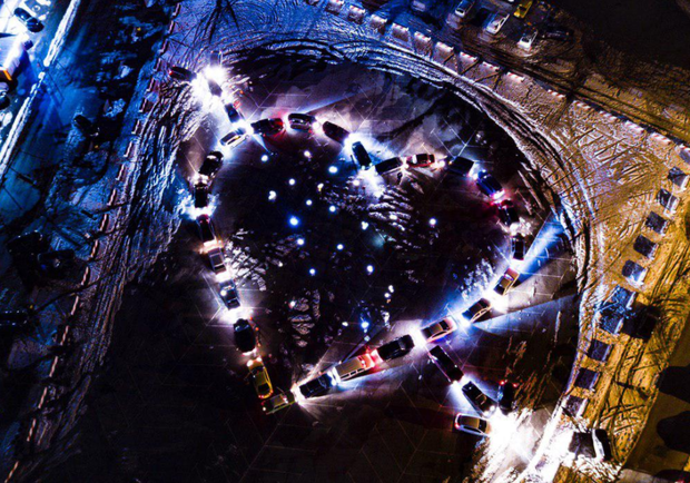 Автомобильный флешмоб&nbsp; / иллюстрация: ХСалтовка