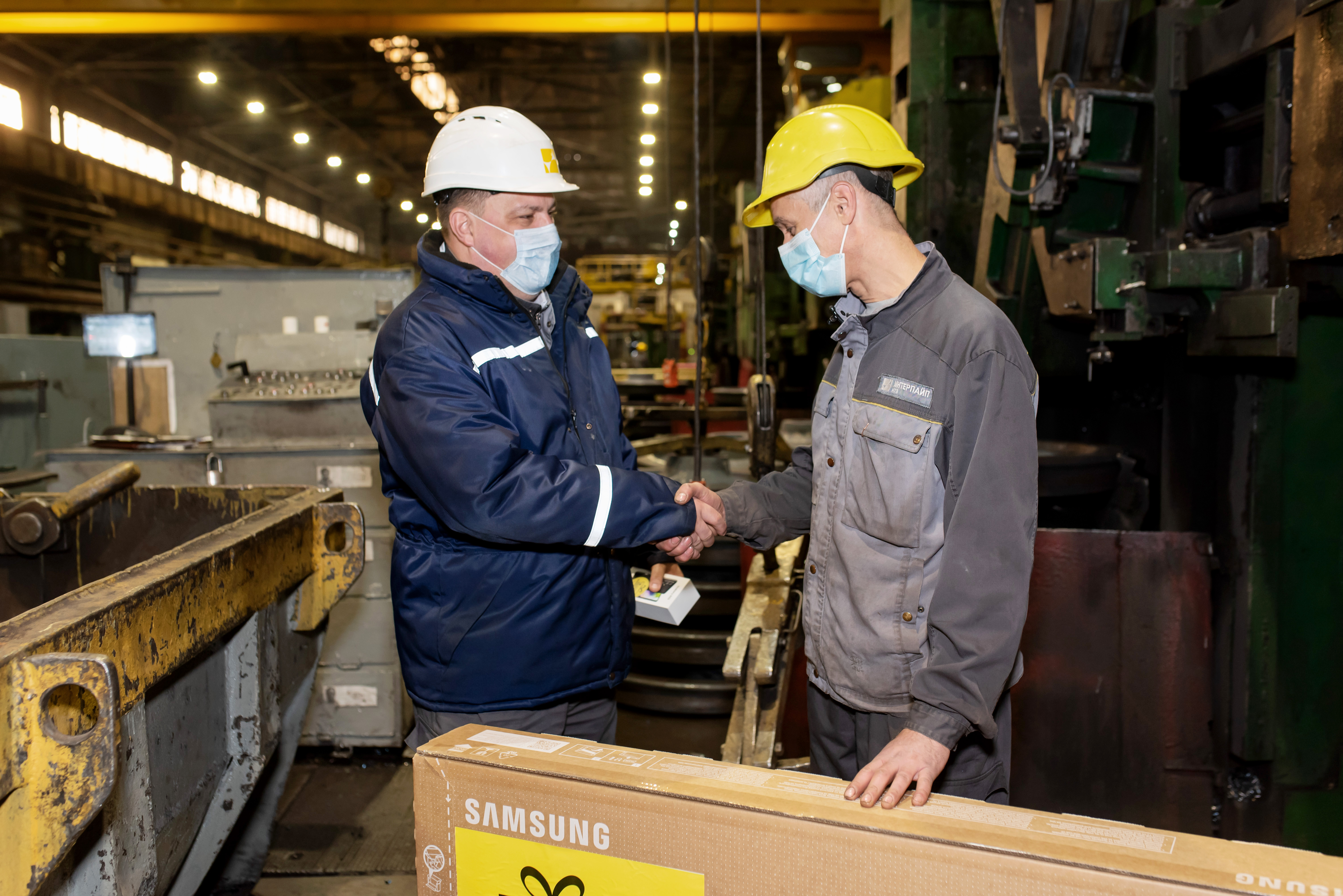 ИНТЕРПАЙП разыграл новенькие ТВ и смартфоны среди вакцинированных сотрудников фото 5 4