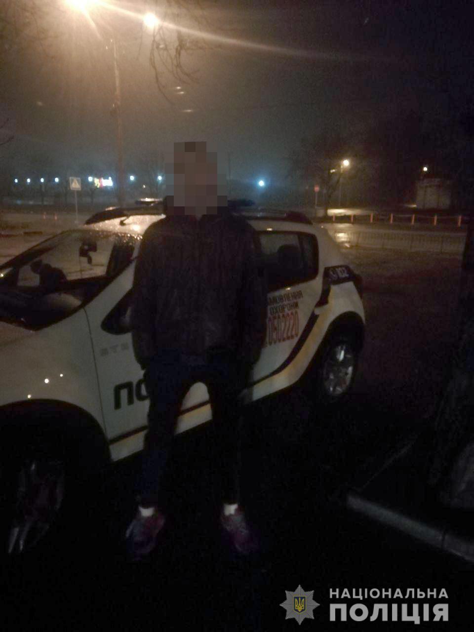 Парней забрали в отделение полиции