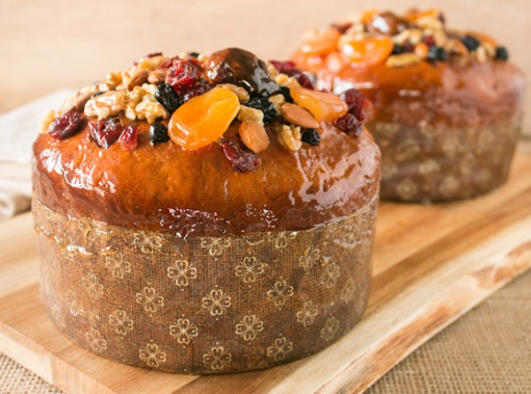 Кулич с сухофруктами и орехами -