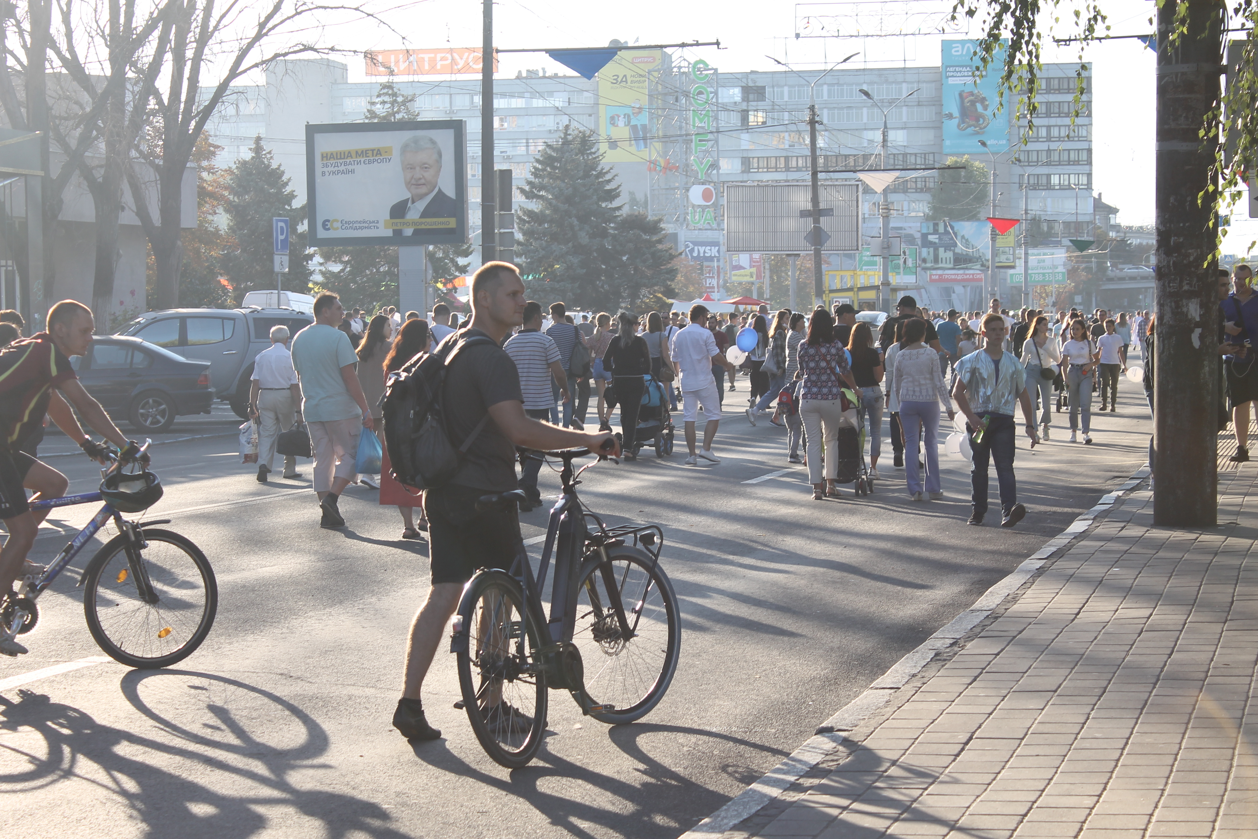 Набережная вчера была "пешеходной"