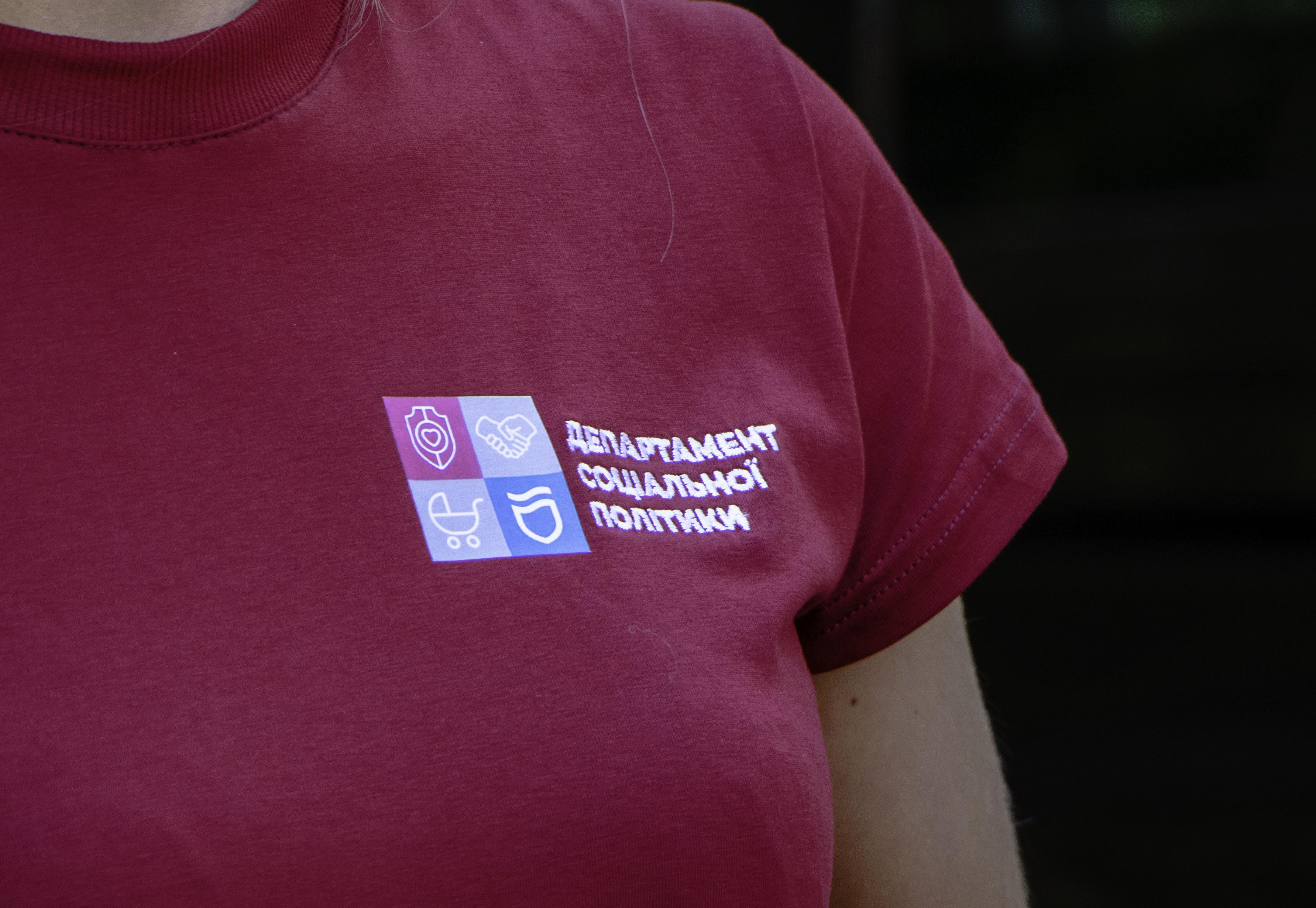 Футболки виглядають так