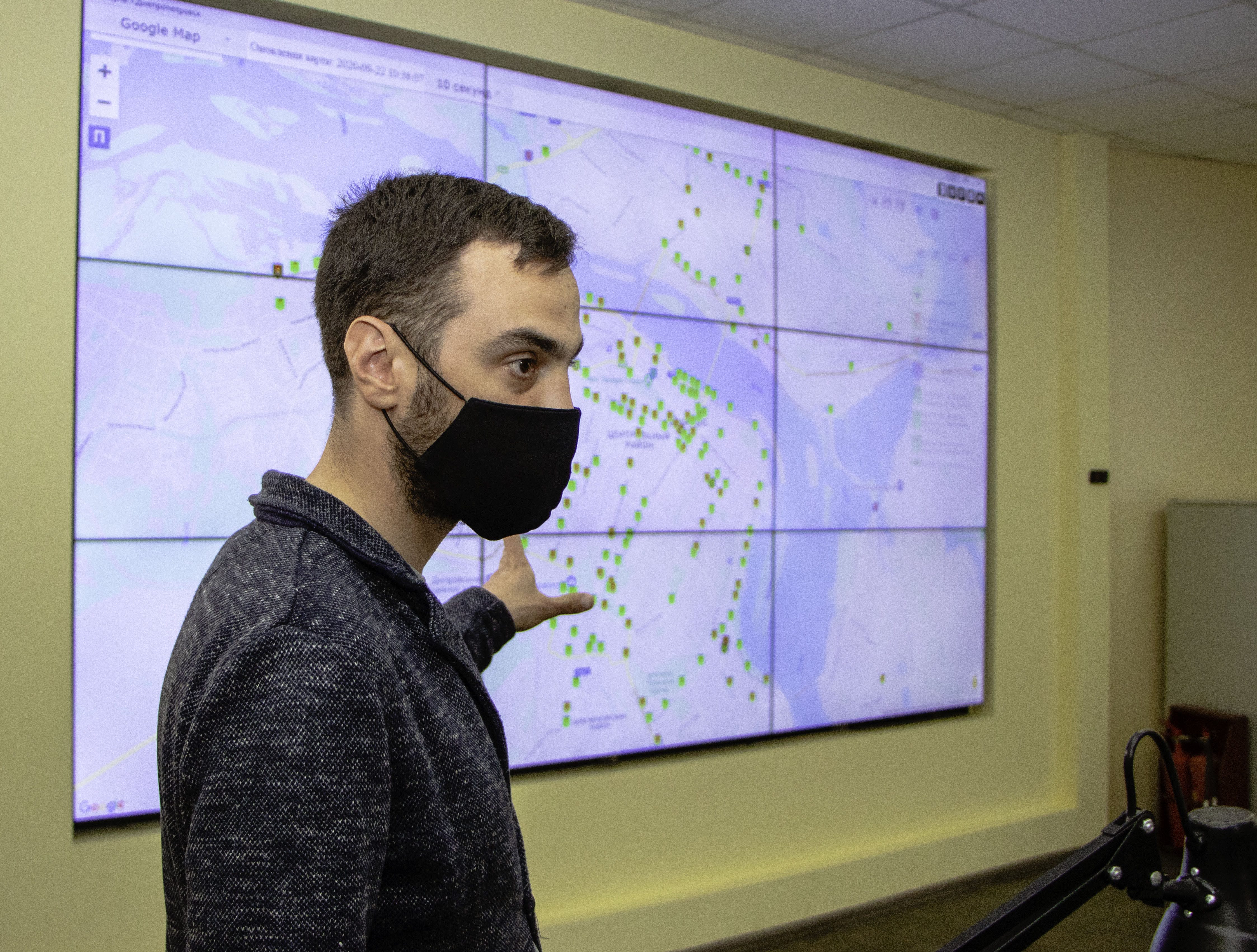 люди на власні очі побачили, як працює система, хто нею керує