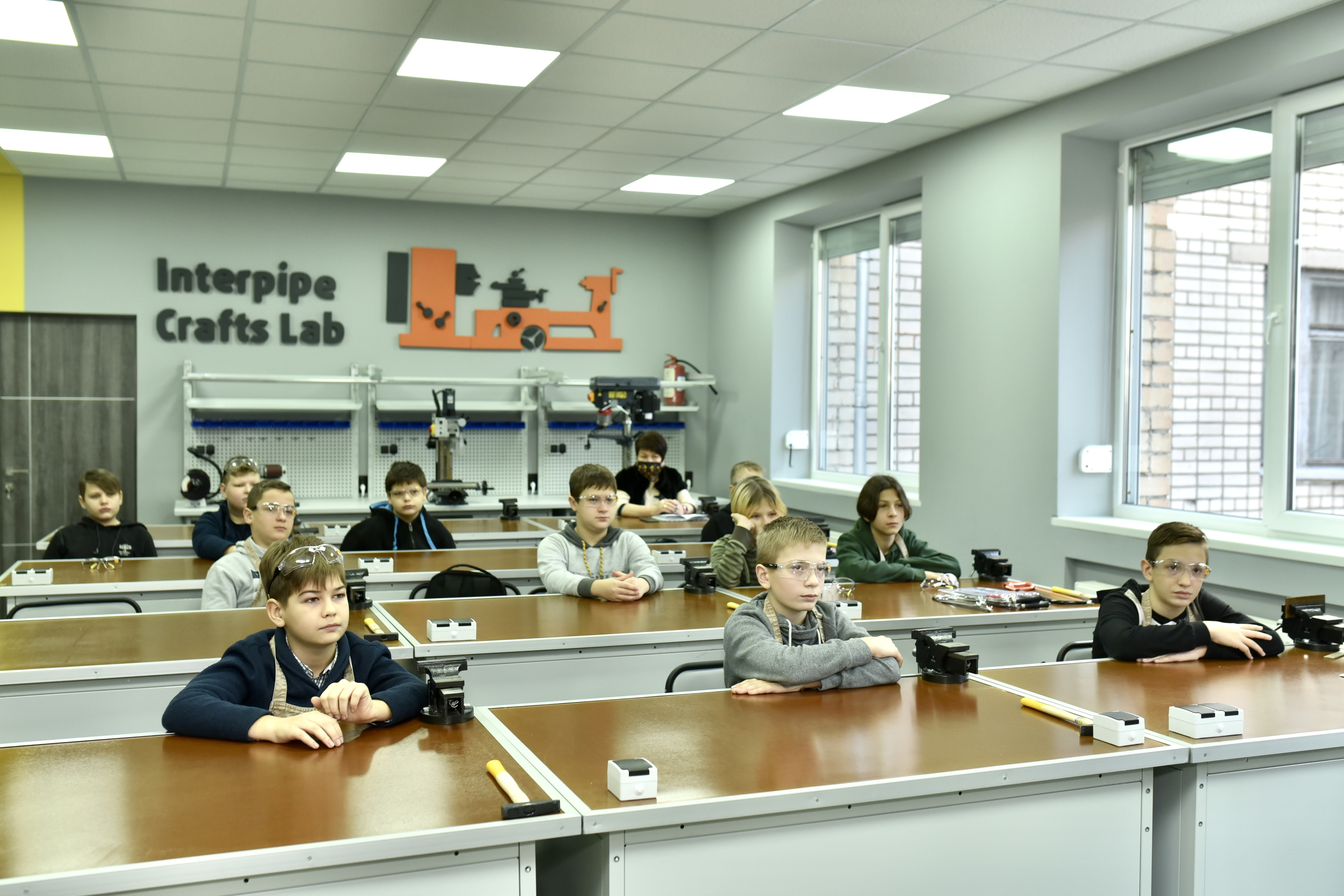 Капитальный ремонт и новые станки: в школе №39 открыт современный кабинет для уроков труда фото 1
