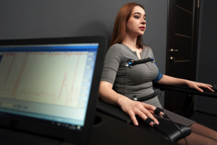 Проверка на полиграфе в Днепре / фото: freepik.com