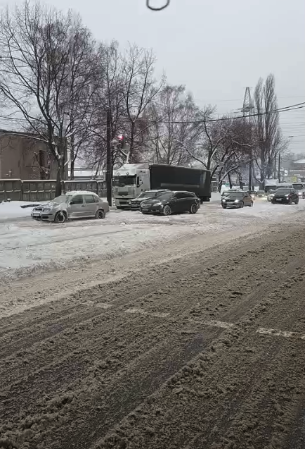 Ситуация на дорогах в Днепре / фото: Tg-канал "ДТП Пробки Днепр"