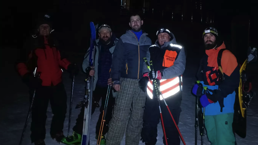 У Карпатах чоловік із Дніпра катався на лижах і заблукав у горах -