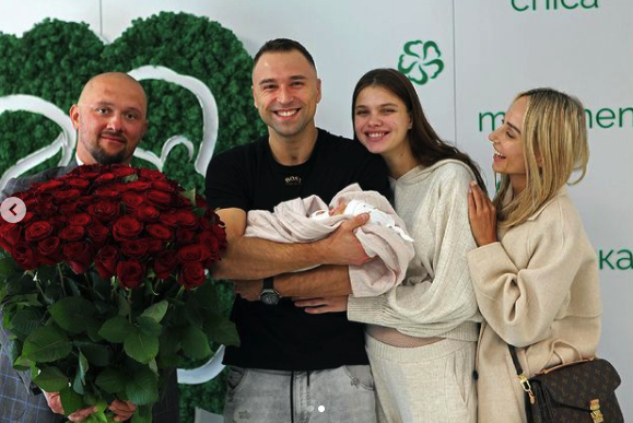 Дашу с Арианой уже выписали из больницы / фото из Инстаграм пары