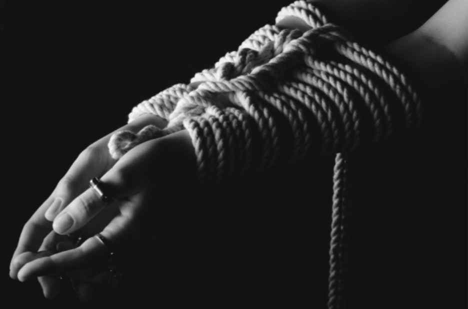 Shibari мастер-класс: Связано с любовью - фото freepik.com