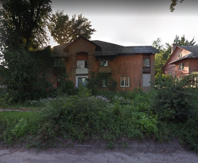 Так дом выглядел без забора / фото: GoogleMaps