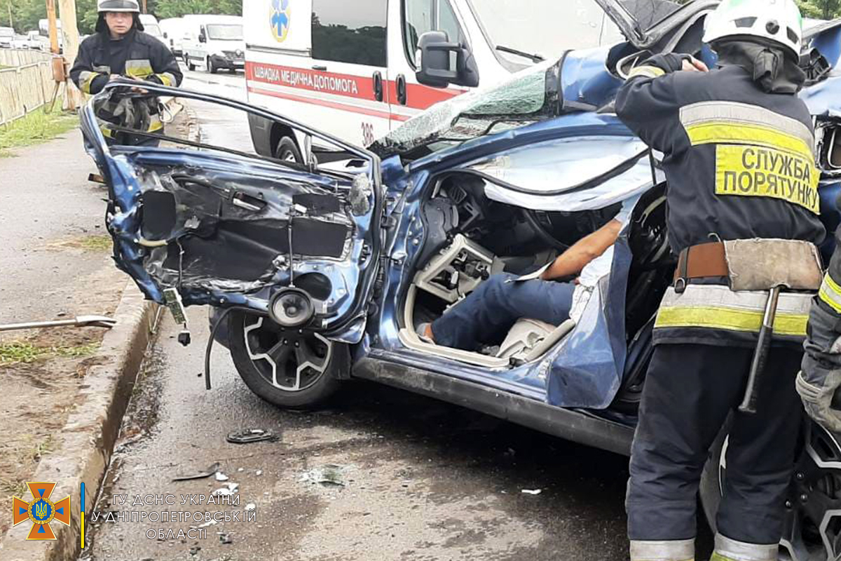 Водителя зажало конструкциями / фото: ГСЧС