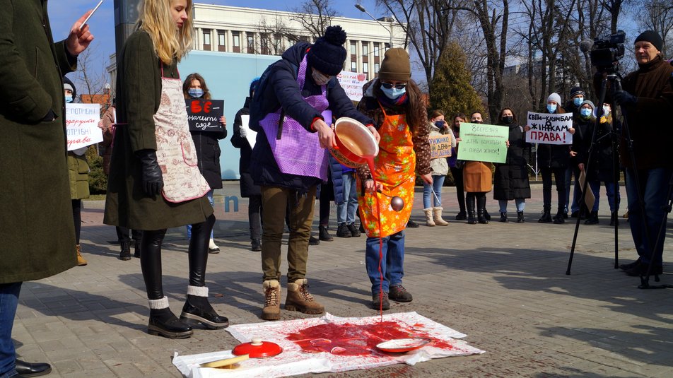 Акция "Перевернутый борщ" в Днепре / фото: suspilne.media
