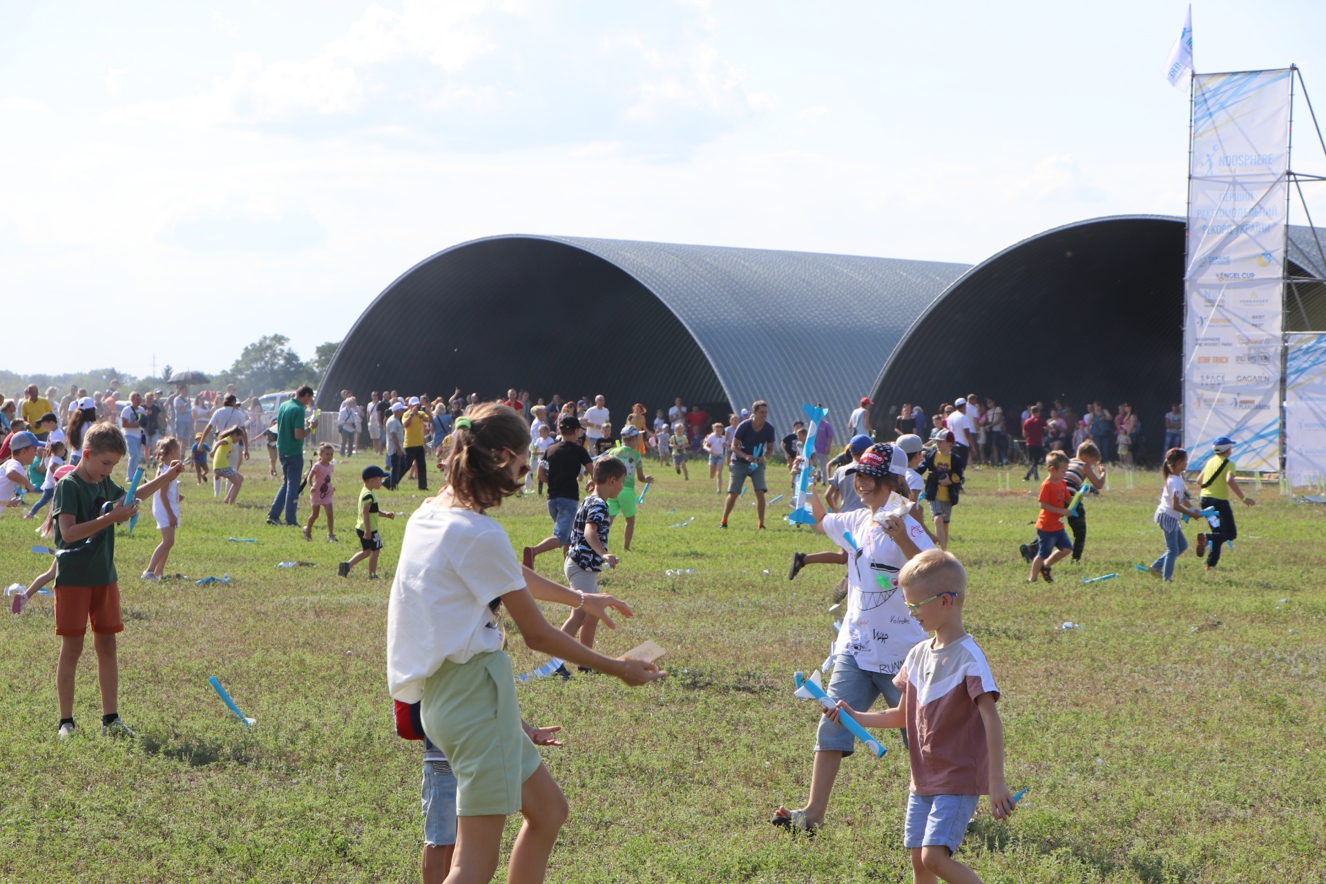 Ракеты разобрали детки / фото: мэрия