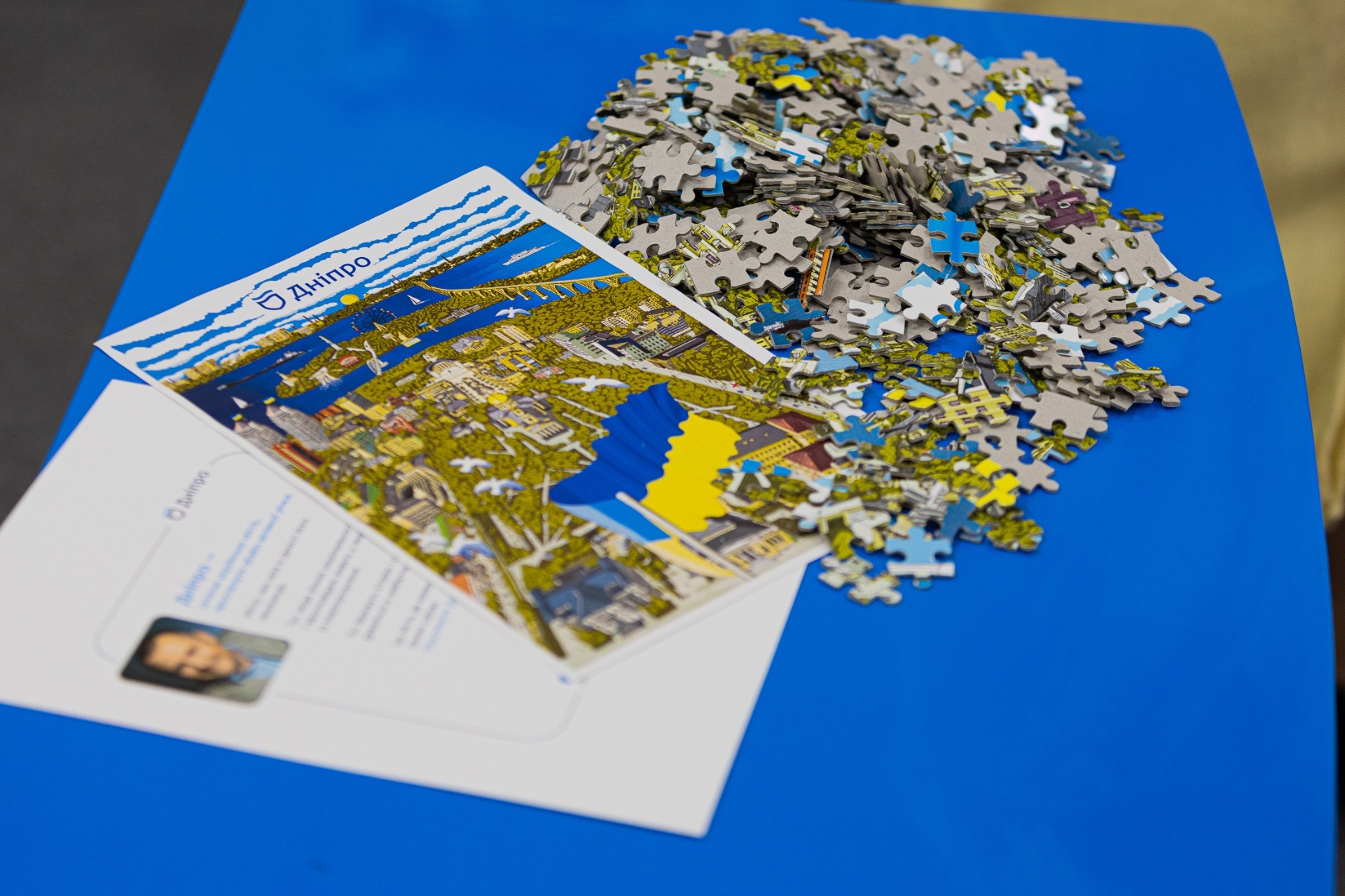 В Днепре презентовали пазл про город: как его получить бесплатно -