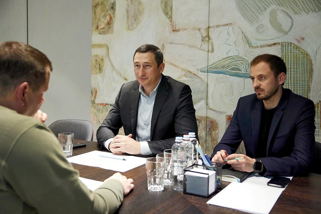 В опалювальний сезон Дніпро ввійде з газом вітчизняного виробництва: Філатов про зустріч з керівником «Нафтогазу» Чернишовим фото 2 1