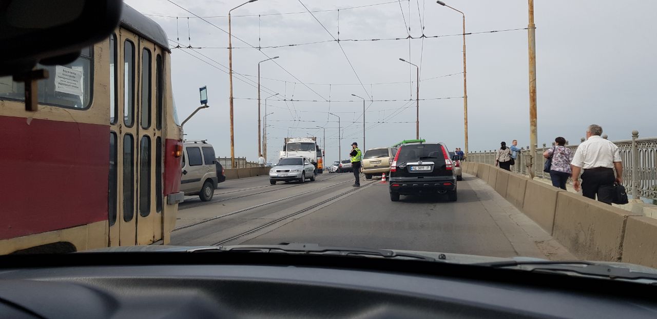 Полиция уже на месте / фото: Tg-канал "ДТП Пробки Днепр"