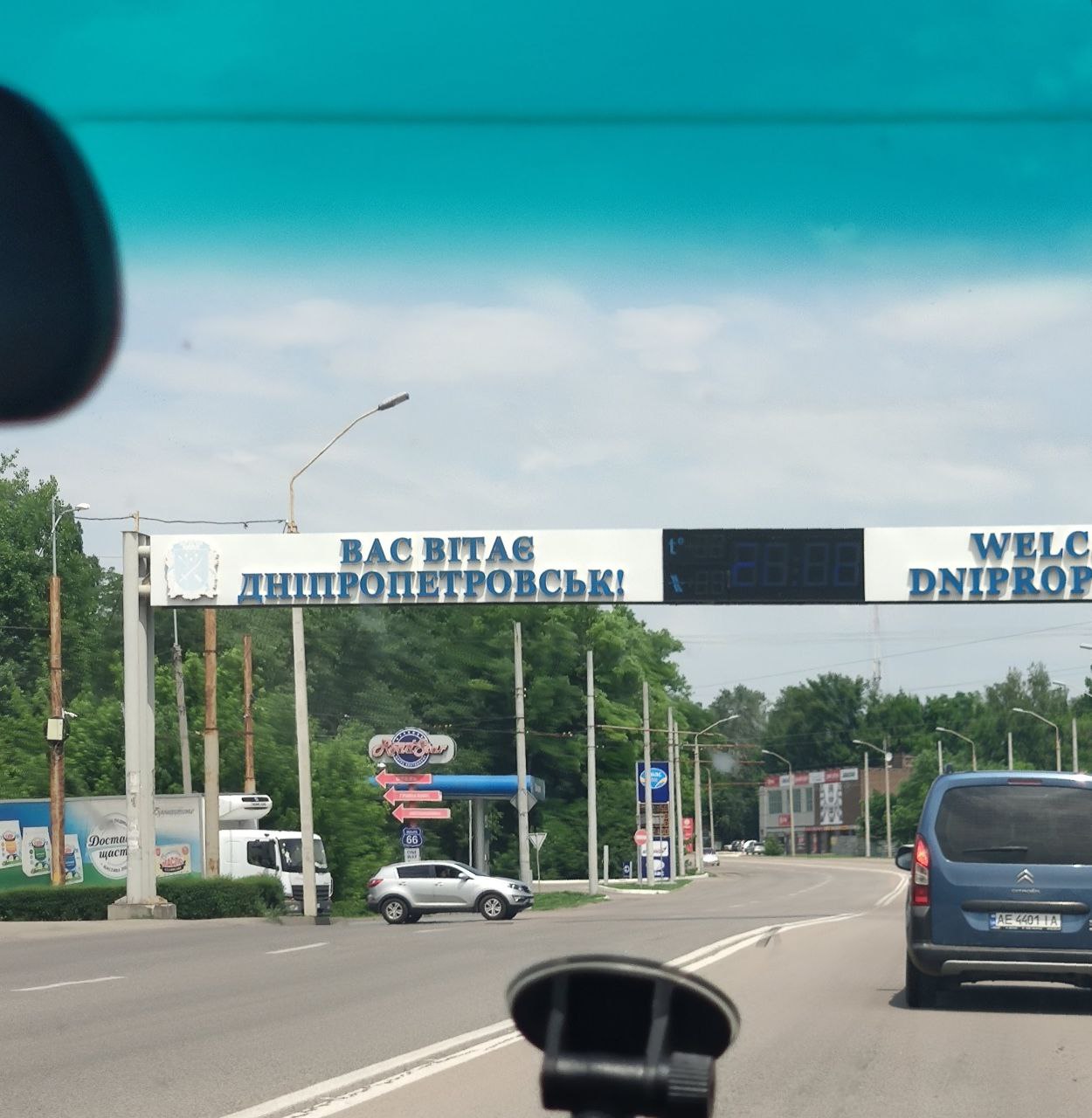 На табло ничего не видно, а приветствует все еще "Днепропетровск" / фото: Vgorode