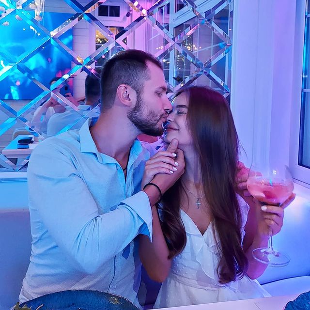 В соцсети Евгения есть несколько фото с девушками / фото из Инстаграм