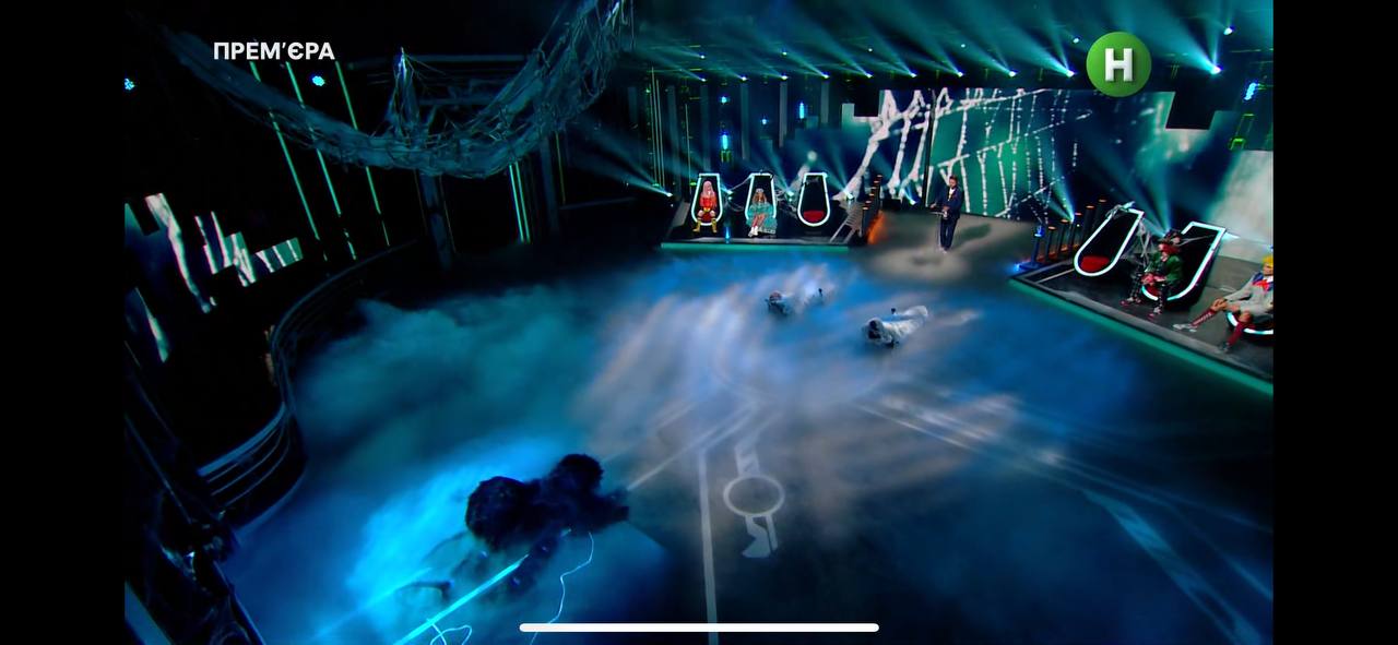 Участника, который неправильно отвечал, подтягивал к себе "паук" / фото: Новый канал