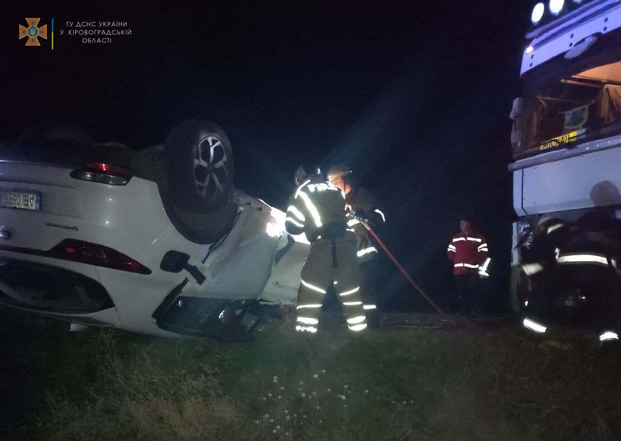 В аварии погиб мужчина и трое детей из Кривого Рога / фото:dsns.gov.ua