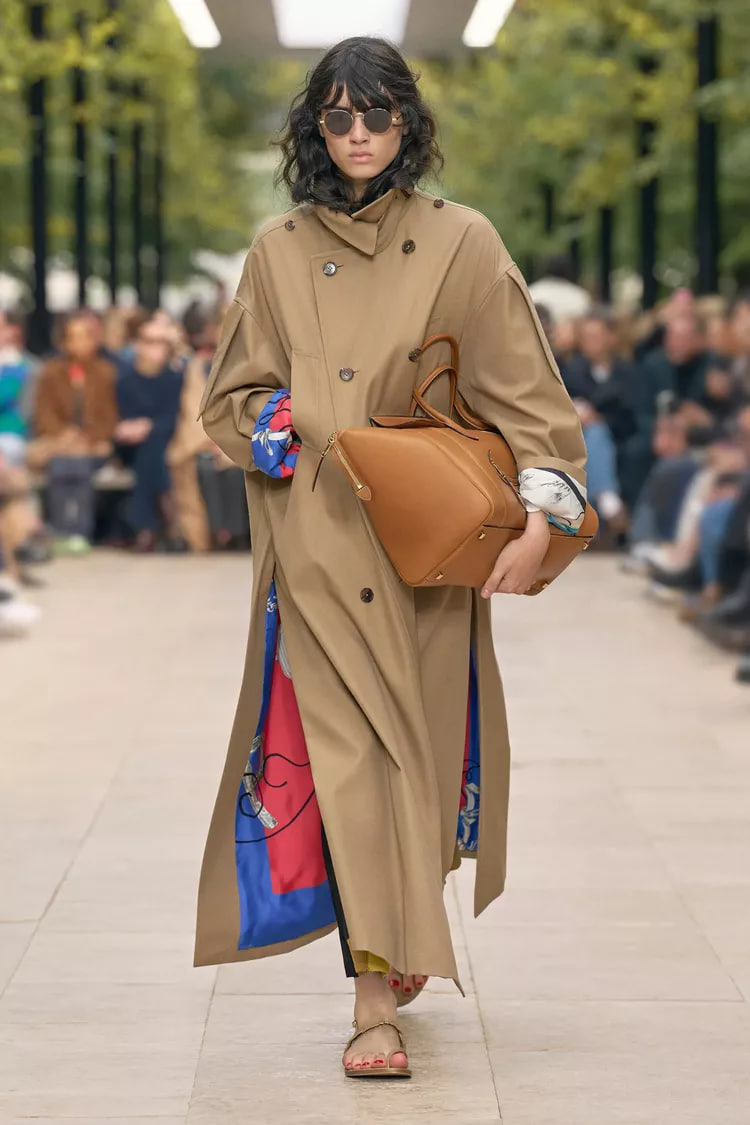 Модні тренчі з нових колекцій.