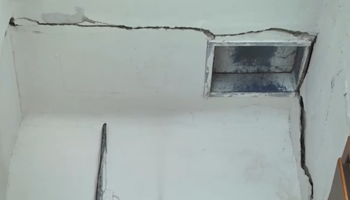 Трещины в доме