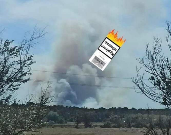 Як у мережі жартують про вибухи у Криму: добірка мемів.