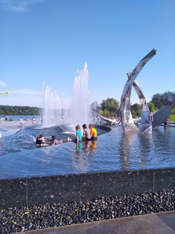 Теперь дети купаются здесь