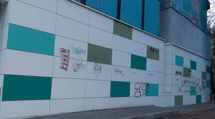 На новом фасаде появились рисунки / фото:  Департамент охорони здоров'я населення Дніпровської міської ради