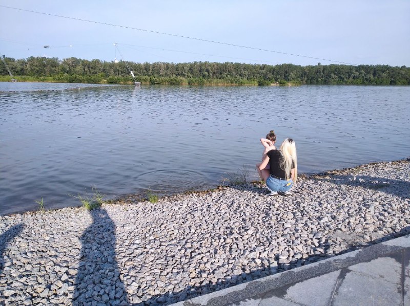 Если все будут разбрасывать камушки, то они скоро закончатся