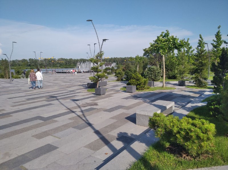 Игра "попробуй найти лавочку в тени"