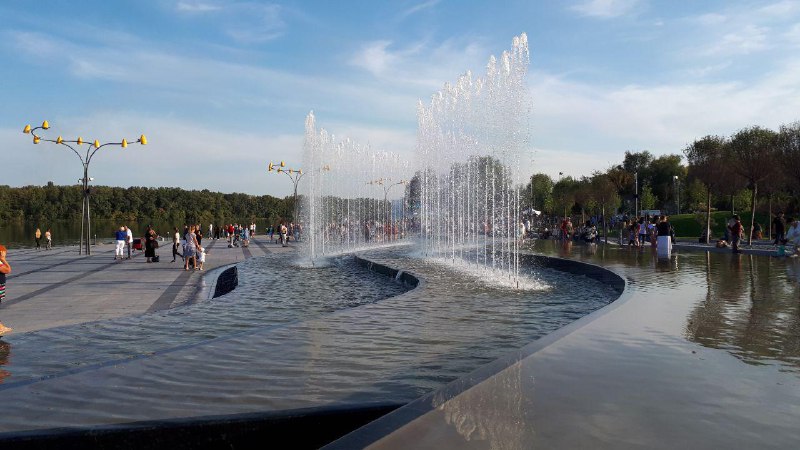 Без барахтающихся детей фонтан выглядел явно лучше