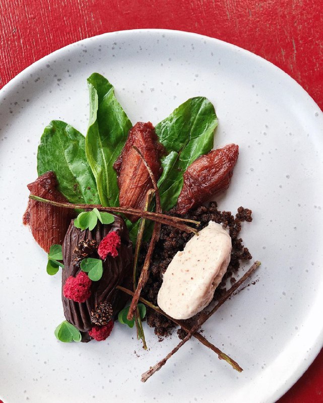 Десерт с мороженым из гречки / фото со страницы заведения в Instagram