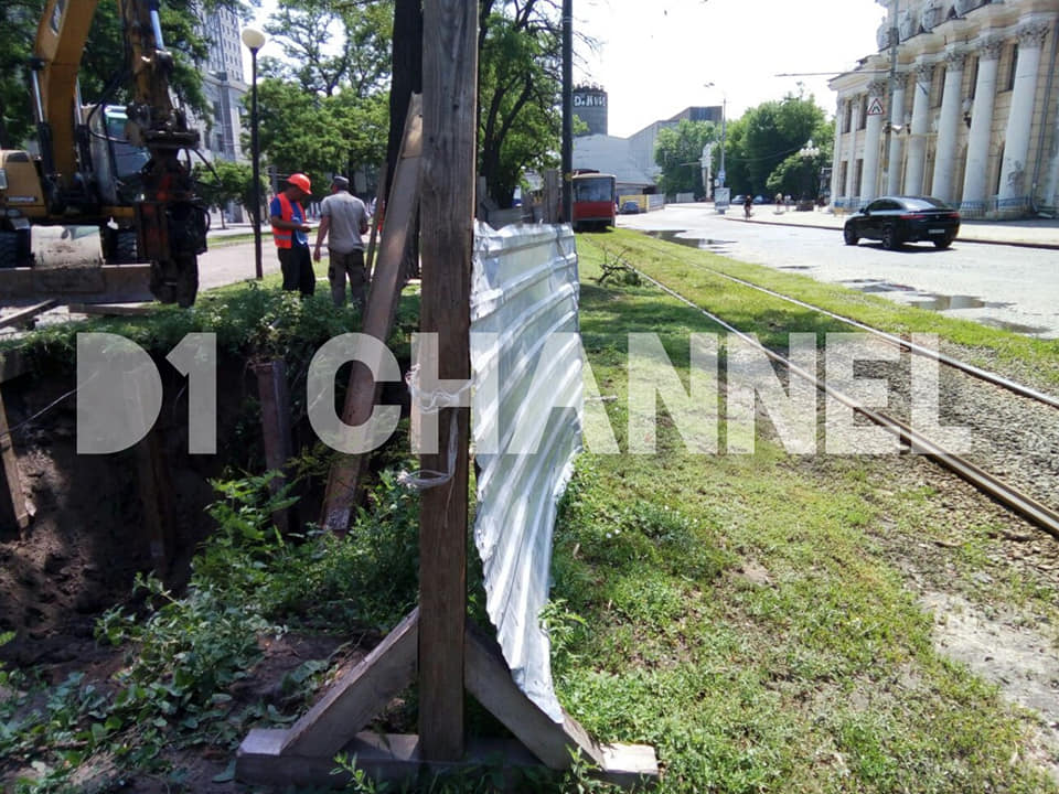 Около станции метро "Театральная" просел грунт. Фото: D1