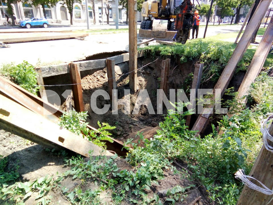 Сейчас строители пытаются укрепить все. Фото: D1