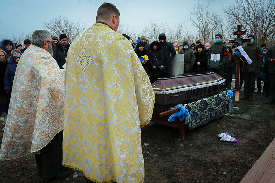Убитых нацгвардейцев похоронили в их родных городах в Херсонской области.