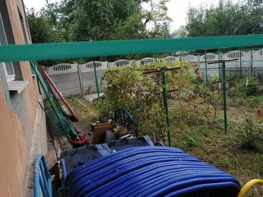 Захламленная территория. Фото прислал читатель