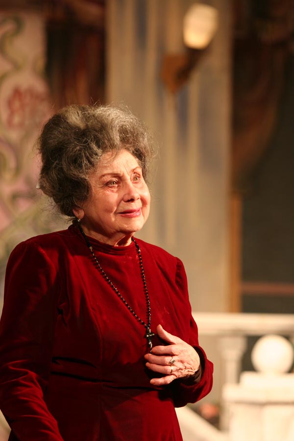 Людмила Вершинина до сих пор выступает на сцене театра. Фото: Википедия