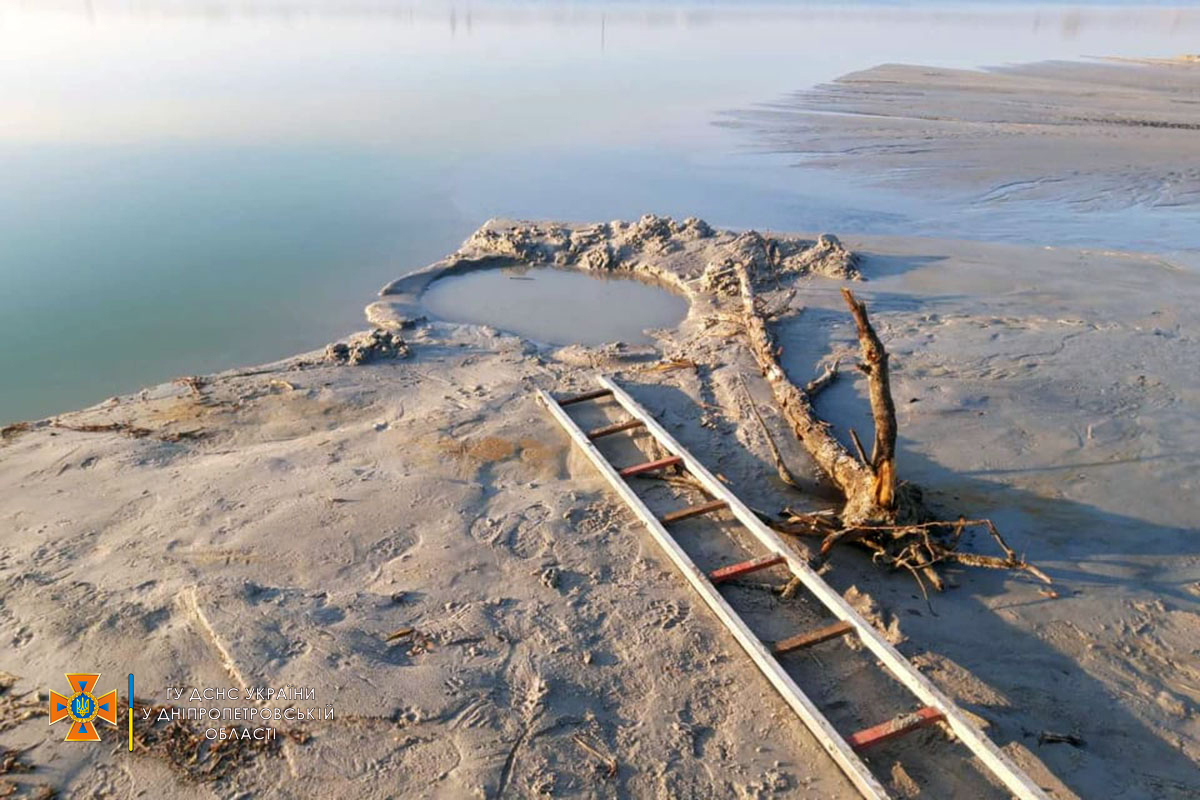 17-летний подросток застрял в мокром песке. Фото: dp.dsns.gov.ua