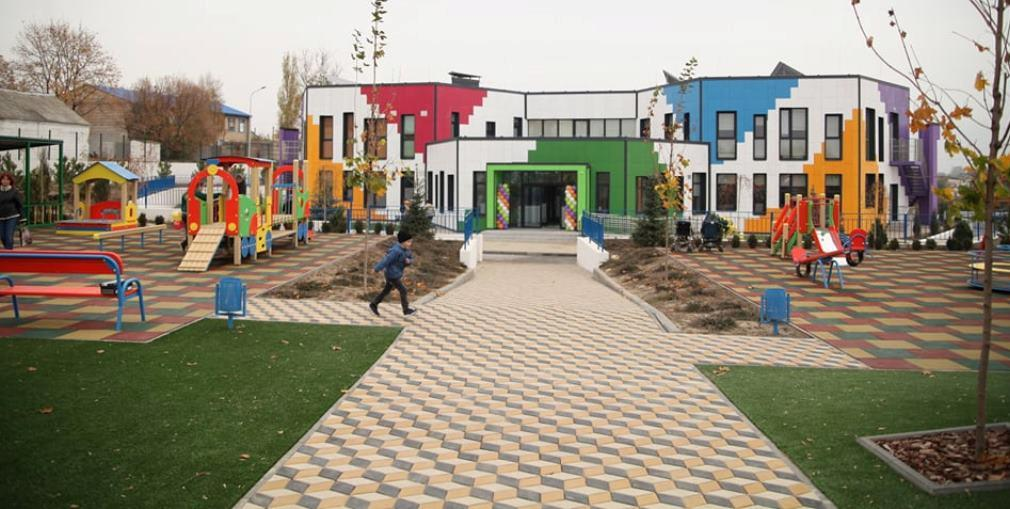 Самое большое количество школ, детсадов та стадионов в стране сделано именно на Днепропетровщине.