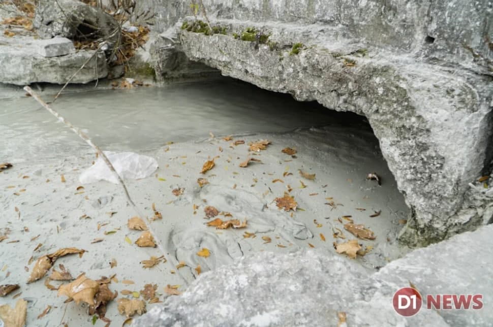 В Днепр сливают бетон со строительства метрополитена. Фото: Телеканал D1.