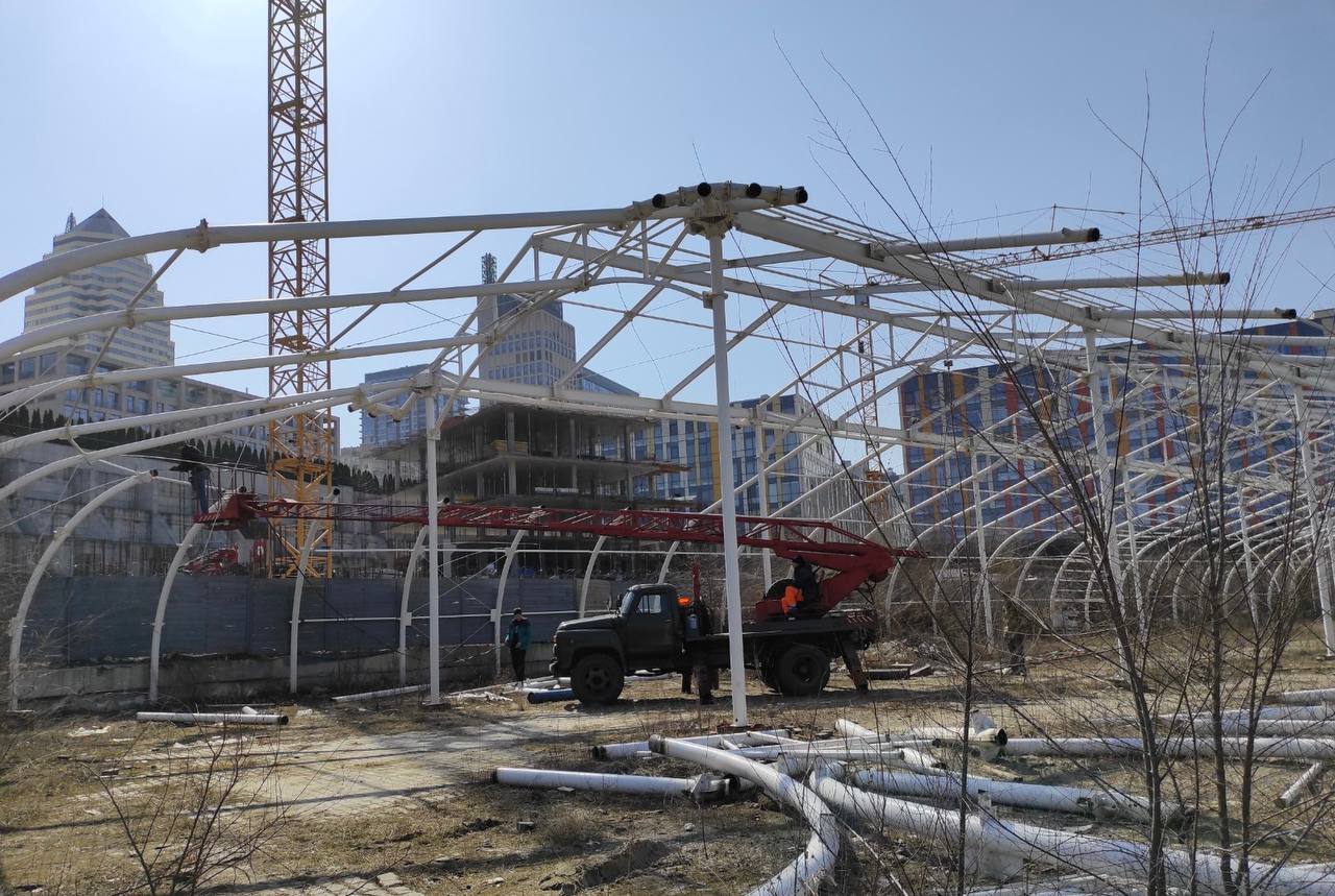 У Дніпрі екскомандир військової частини допоміг захопити нерухомість на Набережній.