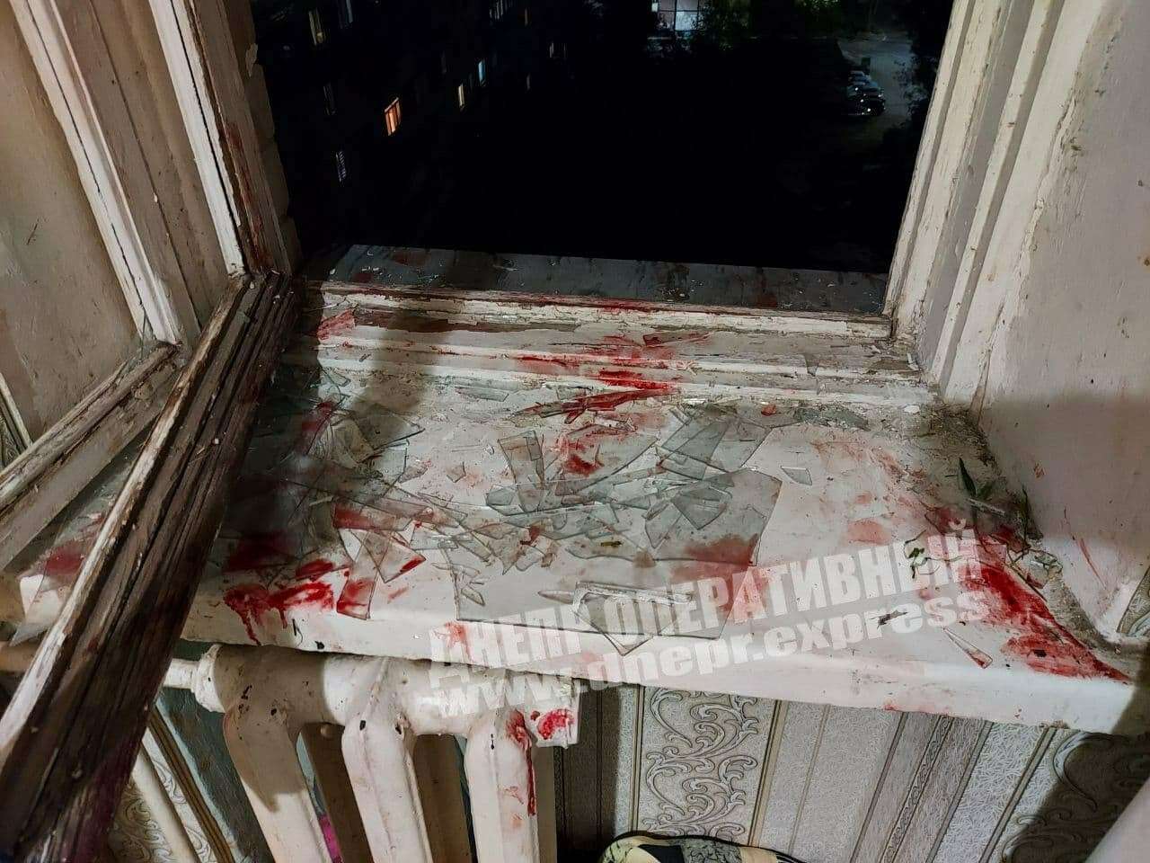 Девушка вколола себе наркотики, а затем выпрыгнула из окна 10 этажа. Фото: "Днепр оперативный"