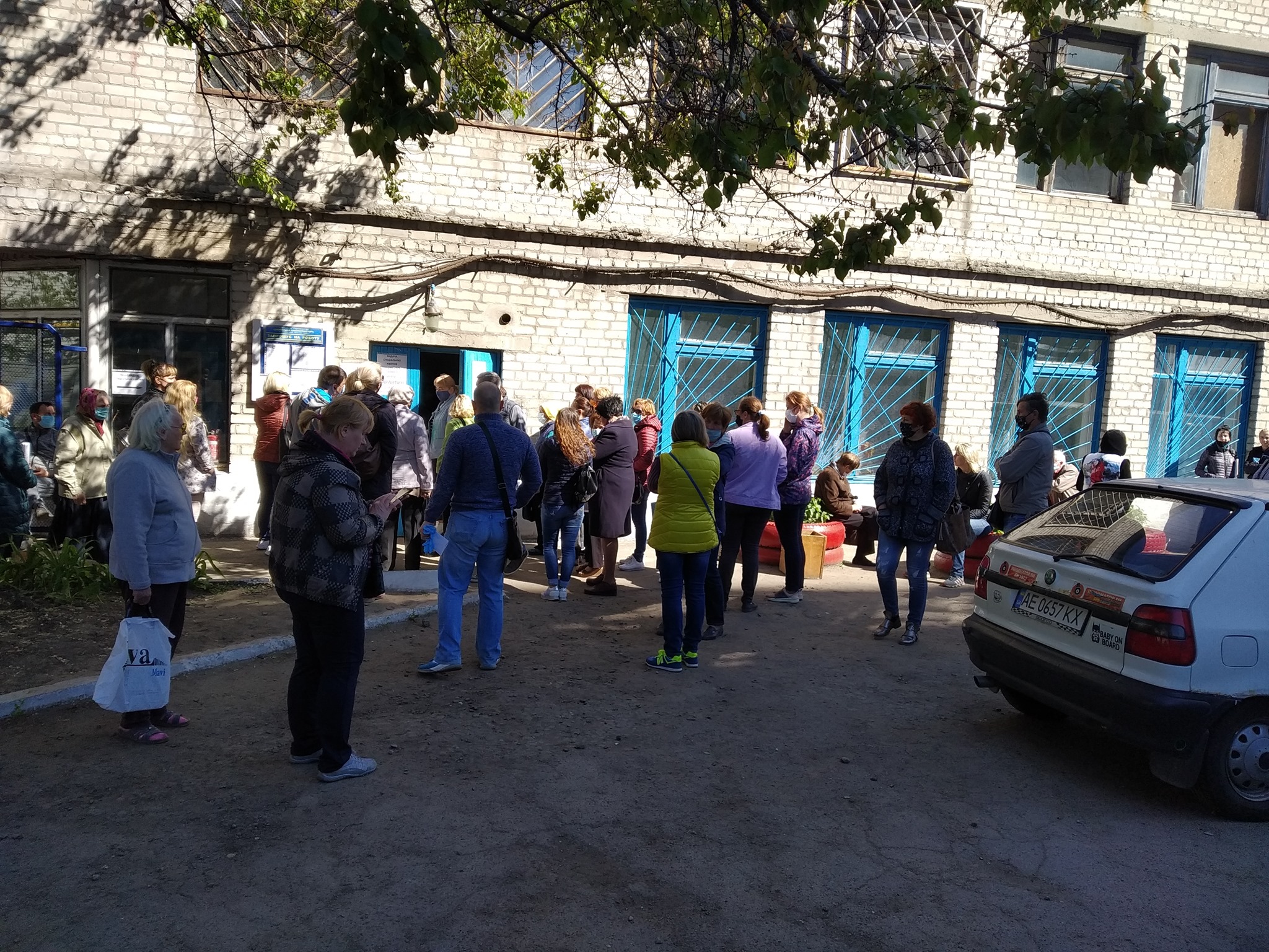 Не так все просто: за спецбилетами выстроились громадные очереди фото 1