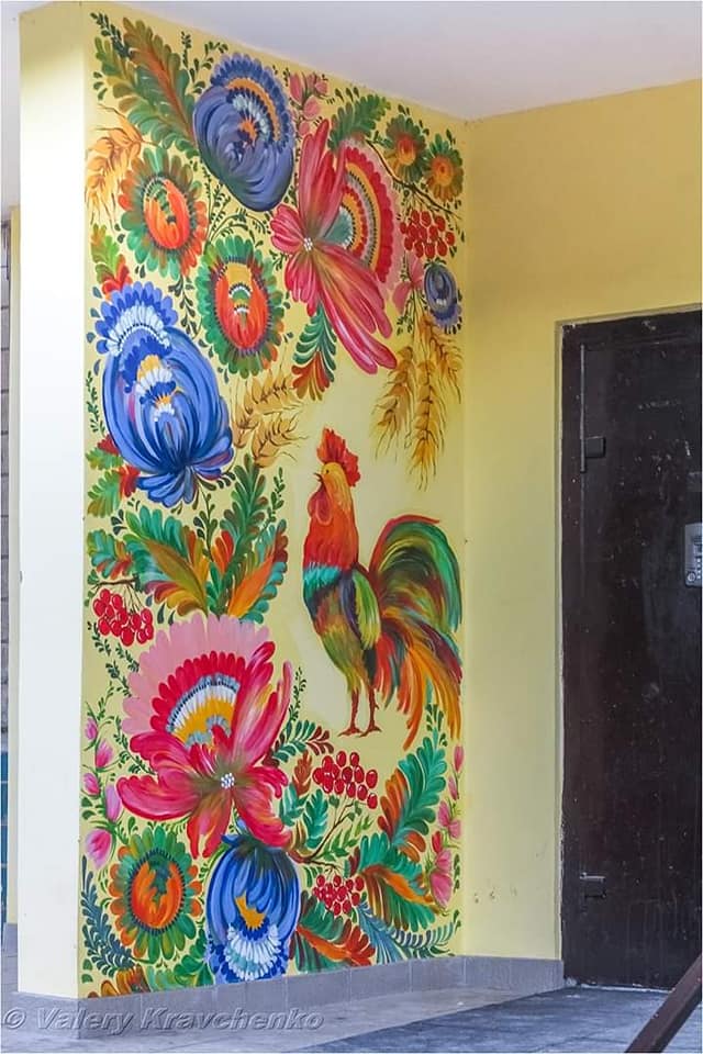 Какая красота: днепряне украсили подъезды Петриковской росписью (фото) фото 3 2