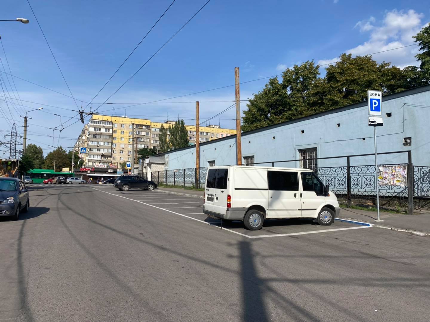 Только не становись на место для людей с инвалидностью/ фото: фб Единий паркувальний простір