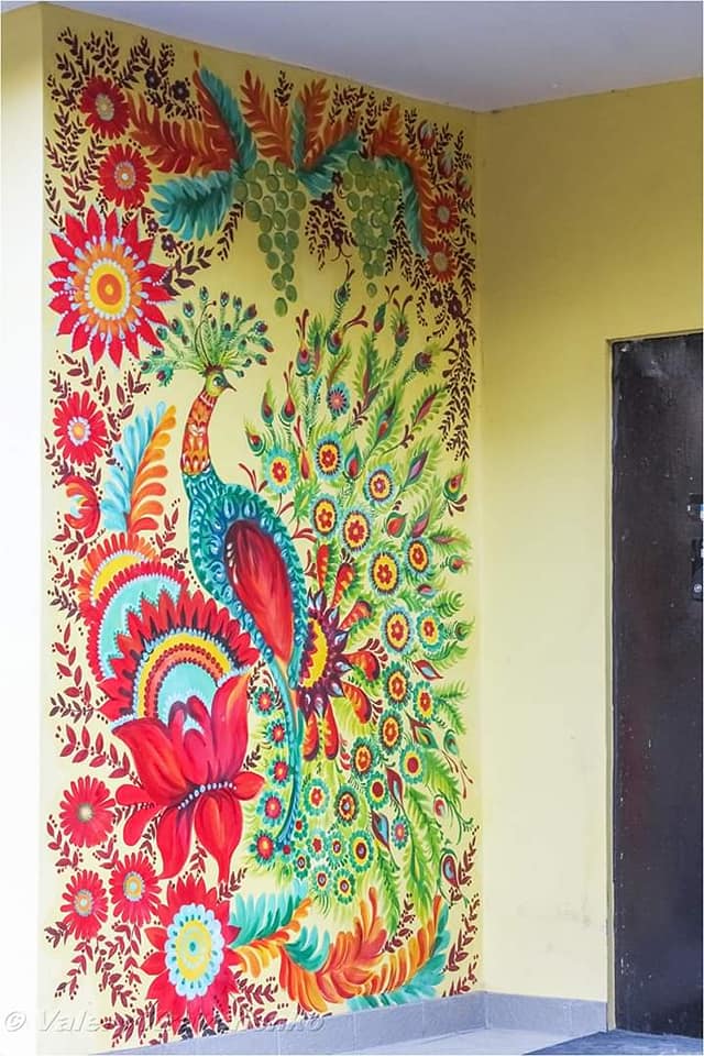 Какая красота: днепряне украсили подъезды Петриковской росписью (фото) фото 1