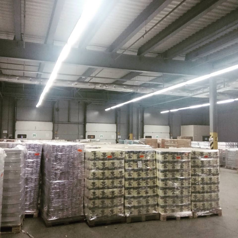 Хватит на всех и с головой: что происходит на складе АТБ в Днепре фото 1