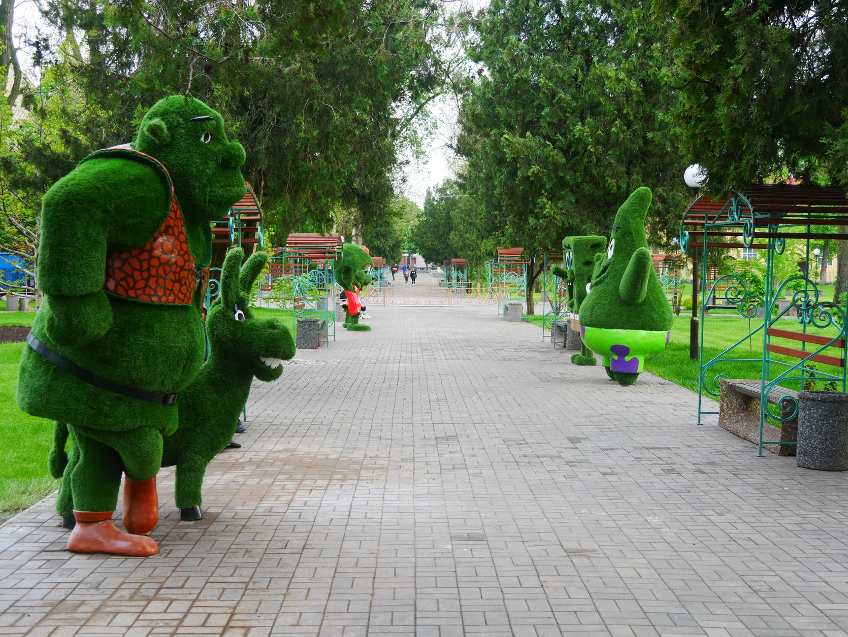 Хочется взять и погулять: под Днепром появился парк с известными героями (фото) фото 4 3